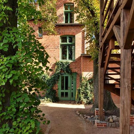 Gasthaus Und Pension "Zum Hauenden Schwein" Wörlitz Esterno foto