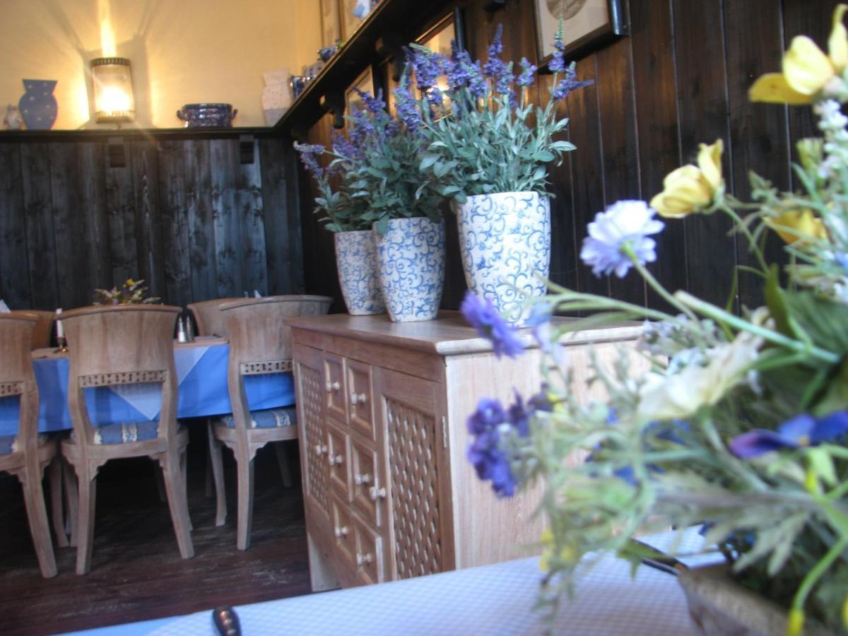 Gasthaus Und Pension "Zum Hauenden Schwein" Wörlitz Esterno foto