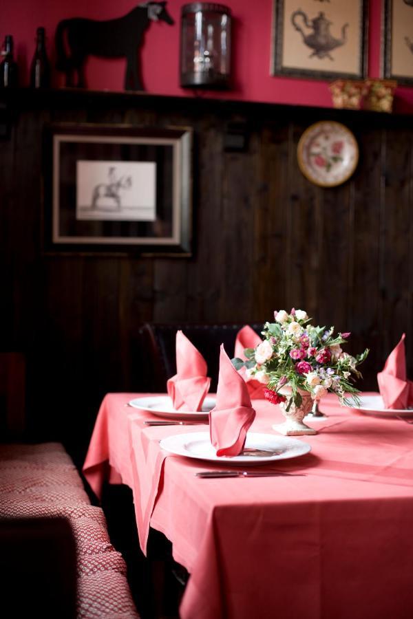 Gasthaus Und Pension "Zum Hauenden Schwein" Wörlitz Esterno foto